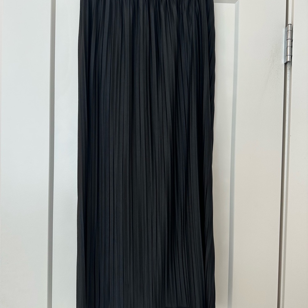 Zara Black Midi Pleated Skirt